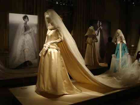 Ultima exposição feita pela dupla Hubert de Givenchy e Phillipe Venet em haroué. Vestido da rainha Fabiola da Belgica.