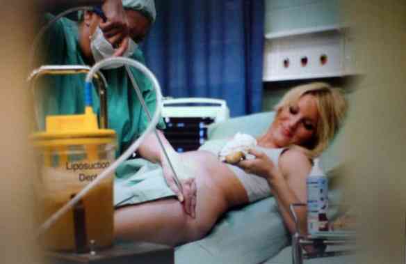 Britney entrando na faca...
