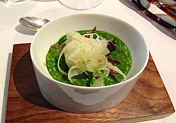 Uma das entradas divinas: gazpacho verde: verduras...