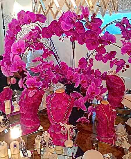Jóias e flores, deslumbrantes, tem mistura mais perfeita?!