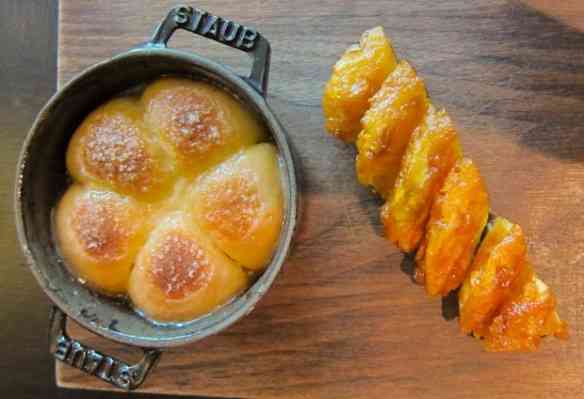 Eis a indescritível de tão boa, "Tipsy Cake", receita de 1810 do "The English Cookery Book", very chic!