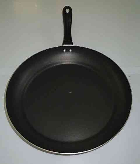 Eis a frigideira de teflon com o fundo alto!