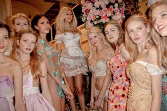 AS Lingeries Bombadas DE Zahia Dehar, Por Maria TM!