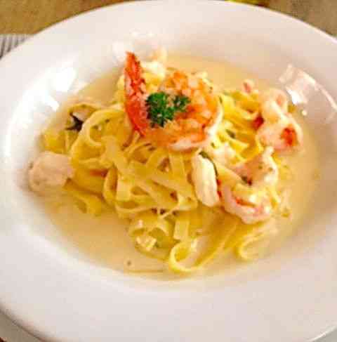Uma das estrelas do cardápio: tagliolini com frutos do mar. Provei e aprovei, com 10!