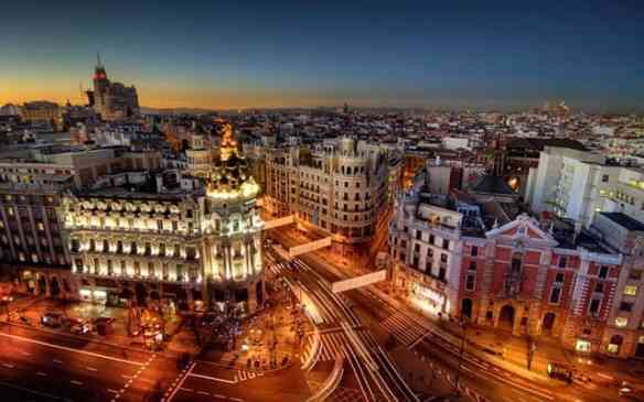 Madrid à noite: linda e única mas a globalização e os restaurantes...