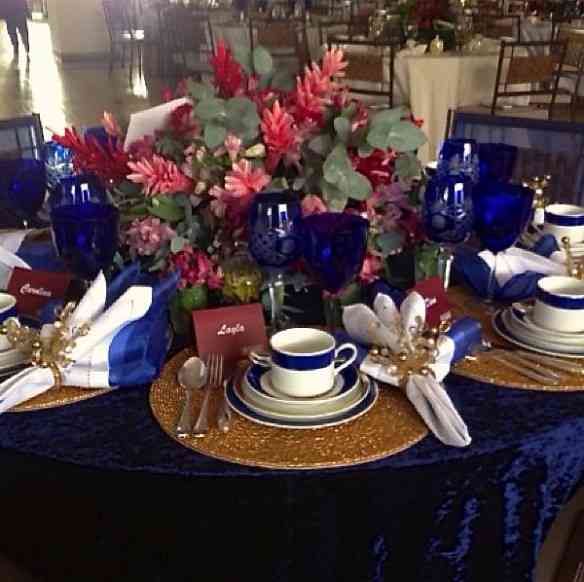 A mesa de Layla e Cristiane Valente: elegância clássica!