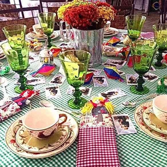 Despojada e chic: eis a mesa de Edna Soares!