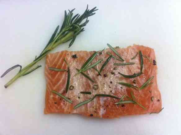 O salmon descansando sua beleza, bem temperado!