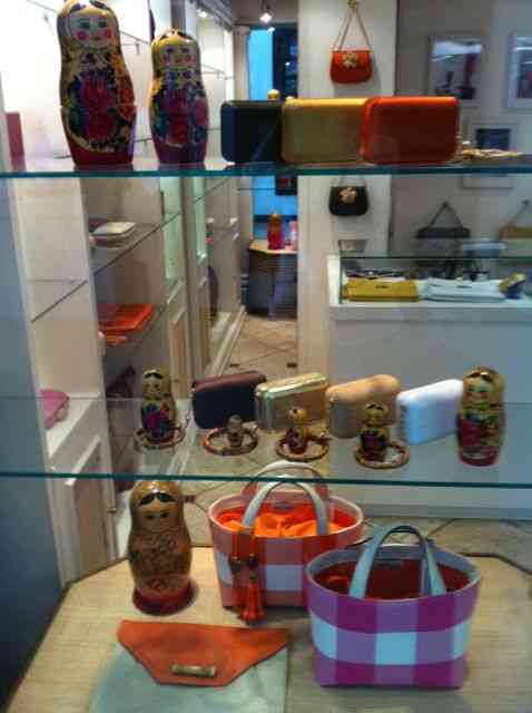 Vitrine com as novidades do verão chez Glorinha Paranaguá!