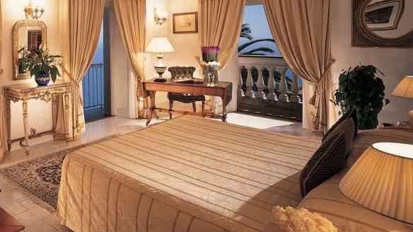 003807-02-bedroom-with-ocean-view