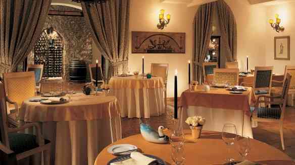 003807-03-dining-room