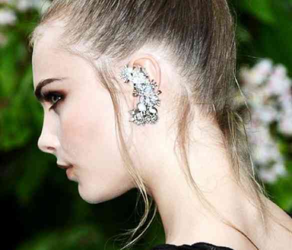Ear-Cuff-Cara-Delevingne-in-Chanel