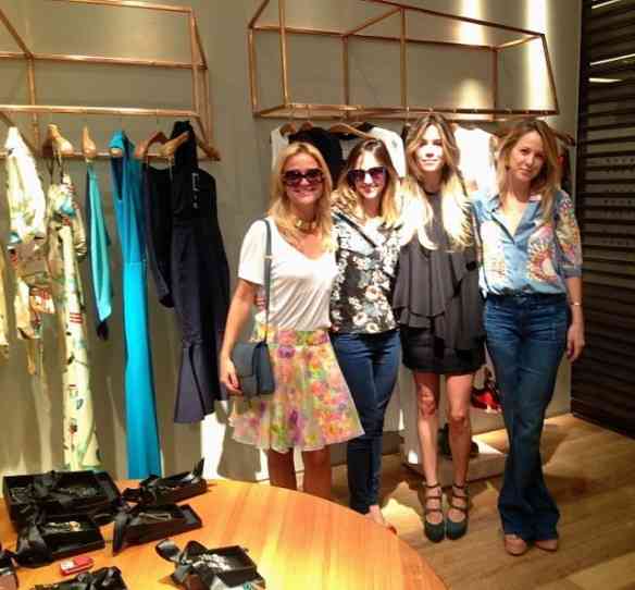 Marcela com as clientes Maria e Isabel TM e Alexia Venk: todas lindas...
