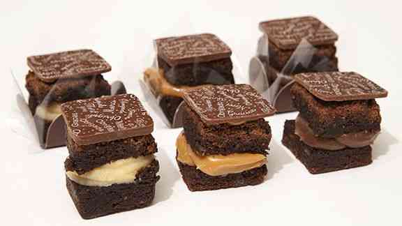 Brownie com Negresco e doce de leite: fala sério, vida de blogueira não é mole, escrever sobre meus sonhos de consumo gastronômicos... Só me amarrando a um mastro de navio, como o sábio Ulisses!
