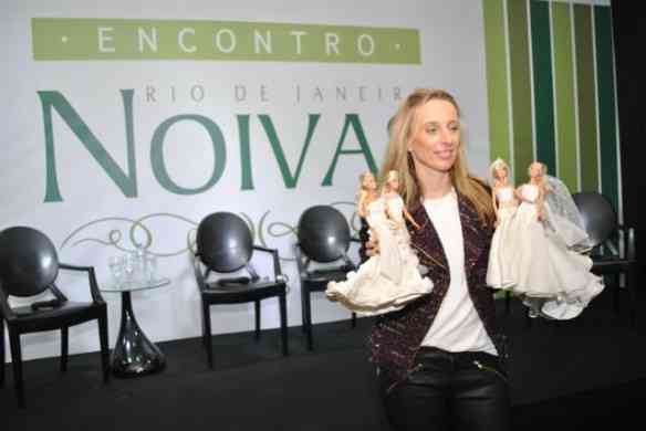 Mariana com suas "Barbie noivas", num evento especializado em noivas!