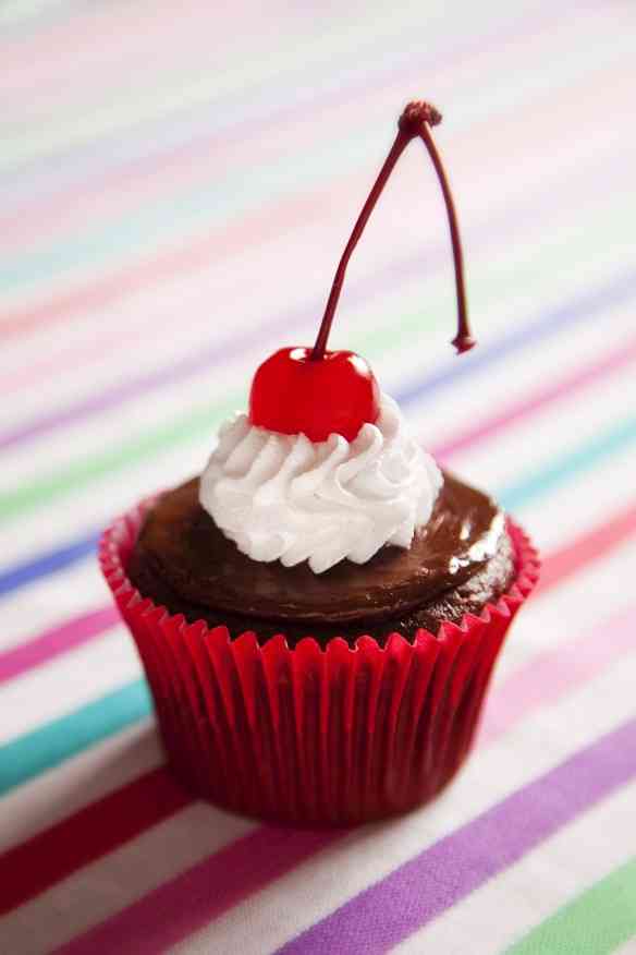 Cupcake Cereja Beto Pêgo