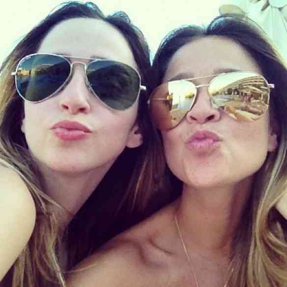 As TM, Isabel e Maria, customizaram os charmosos cestos da MELISSA para presentear as clientes da VIA FLORES!