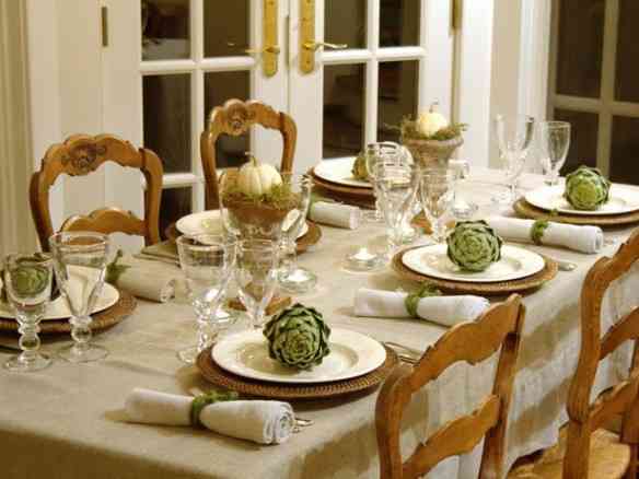 RMS_Tetbury-antique-dining-table-with-fall-details-tight_s4x3_lg