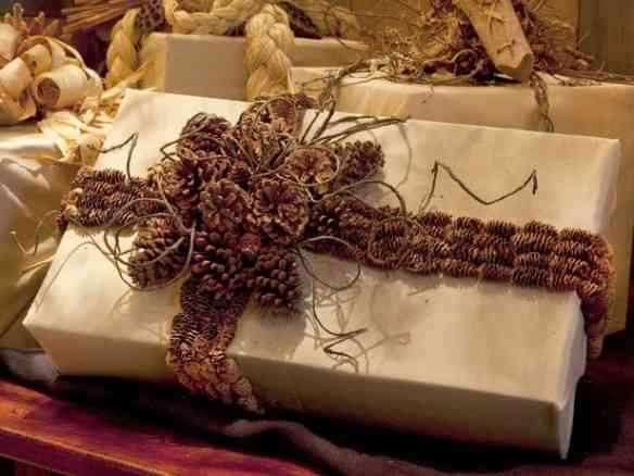 CI-Blackberry-Farm_Pinecone-Gift-Wrap_s4x3_lg