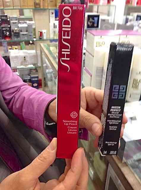 Delineador mara da marca Shiseido e borracha da