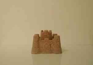 Esta delicadeza em forma de escultura, sem nome, é um castelo de areia impermeabilizado… Não é tudo?!
