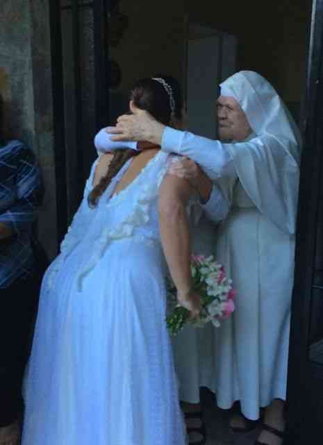 Cena mais tocante: As freiras Servas de Maria abençoando a passagem da noive... Impossível não lembrar da "Noviça Rebelde"...