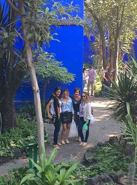 Com as meninas, chez Frida Kahlo, na Cidade do México.