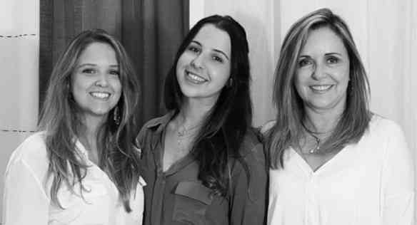 As fadas Patrícia Couto, Juliana Tiziani e Eliana Couto da Cortinaria: Nossos problemas de decoração ficaram no passado!