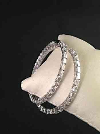 Que tal esta argola linda?! De enlouquecer, não acham?!!!