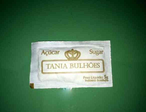 Resolvido o problema do que fazer com estes daninhos... Agora aqui entre nós, tem coisa mais poderosa que açúcar com nossos nomes?! Também quero!!!!