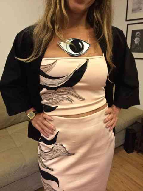 Detalhe do look da Julia: Amei seu colar que também era by Wymann e de tecido!