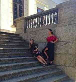 A cineasta master Marianna Brennand Fortes e a estilosérrima Stephanie Wenk posando de TM pra Vogue!!!!