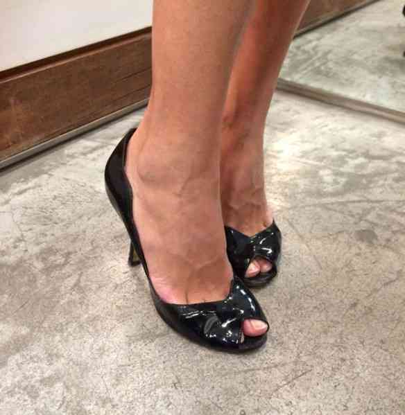Nos pés de Cinderella sapatos lindos by ViaFlores!