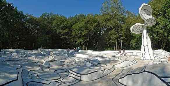 Uma das divas do acervo, "Jardin d'Email" de Dubuffet é impactante!