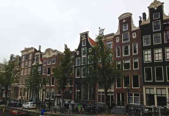 Flanar pelas ruas de Amsterdam é divertidíssimo: Cada esquina uma atração!