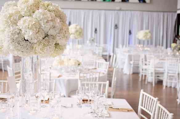 10-chic-white-wedding-hydrangea-centerpiece