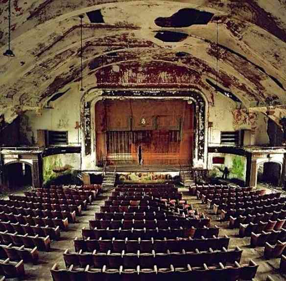 Teatro abandonado em Connecticut.