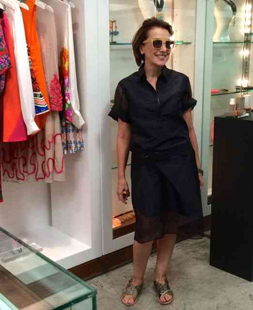 Look lindo de Andrea Saletto e seu "pretinho básico", entremeado de organza: Não pude resistir à pegunta? Que organza é esta?!