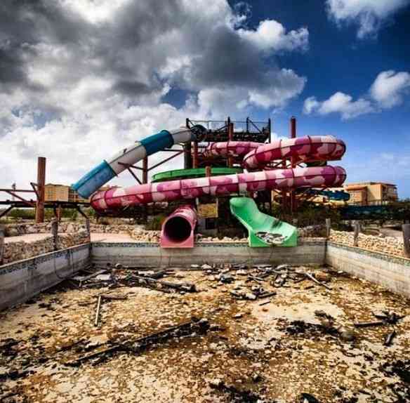 Parque aquático abandonado em Aruba...