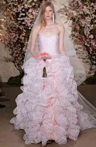 Lindo esta noiva fazendo o look "La vie en rose"... Perfeito pro dia do SIM!