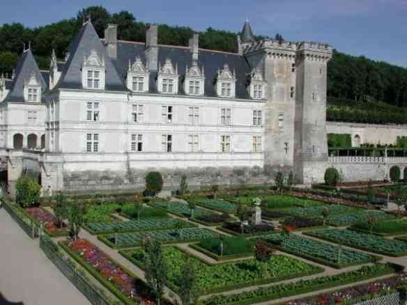 O Chateau de Villandry e a deslumbrante horta a seus pés! O Chateau de Villandry e a deslumbrante horta a seus pés!