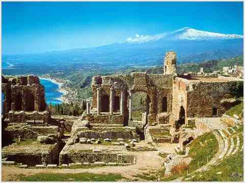 O lindo teatro de Taormina (quem viu Mighty Afrodite? É ele!) com o Etna ao fundo!