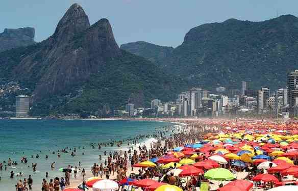 praia-brasileiro-ferias-700x450-20111203