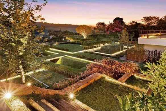 Disposto em três níveis, que dão movimento ao lindo jardim!