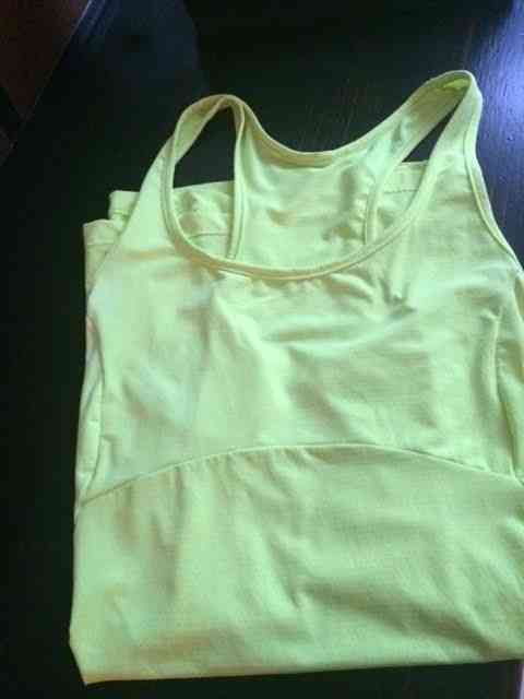 Eis a camiseta mais bacana pra malhar, é linda, faz um corpaço e seca num minuto... Pois no final deste post verão uma maneira surpreendente de usá-la!