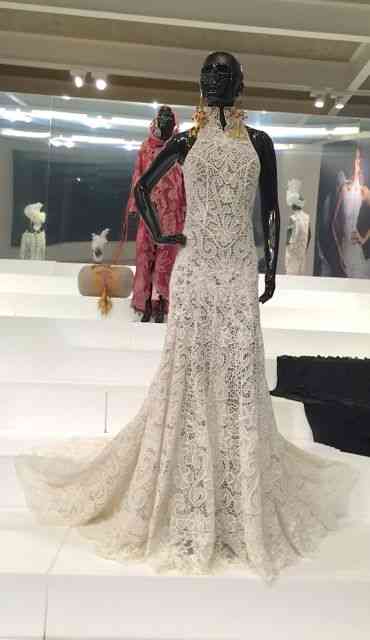 Este look lindo é by Samuel Cirnamsck feito de renda irlandesa pelo "Grupo Divina Pastora", de Sergipe!