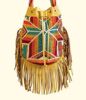 Fecho com esta híbrida, mistura de "mochila" com bolsa "fashion"!