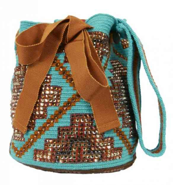Eis a cereja da cereja: mochilas regiamente costumizadas...