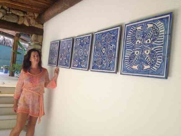 Viannita, como Picasso, começou pela fase azul ao interpretar a azulejaria lusa do século XVIII.