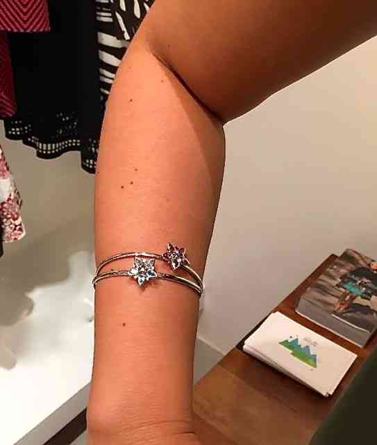 Me apaixonei por estas pulseiras, visuais pra usar    "em bando'....
